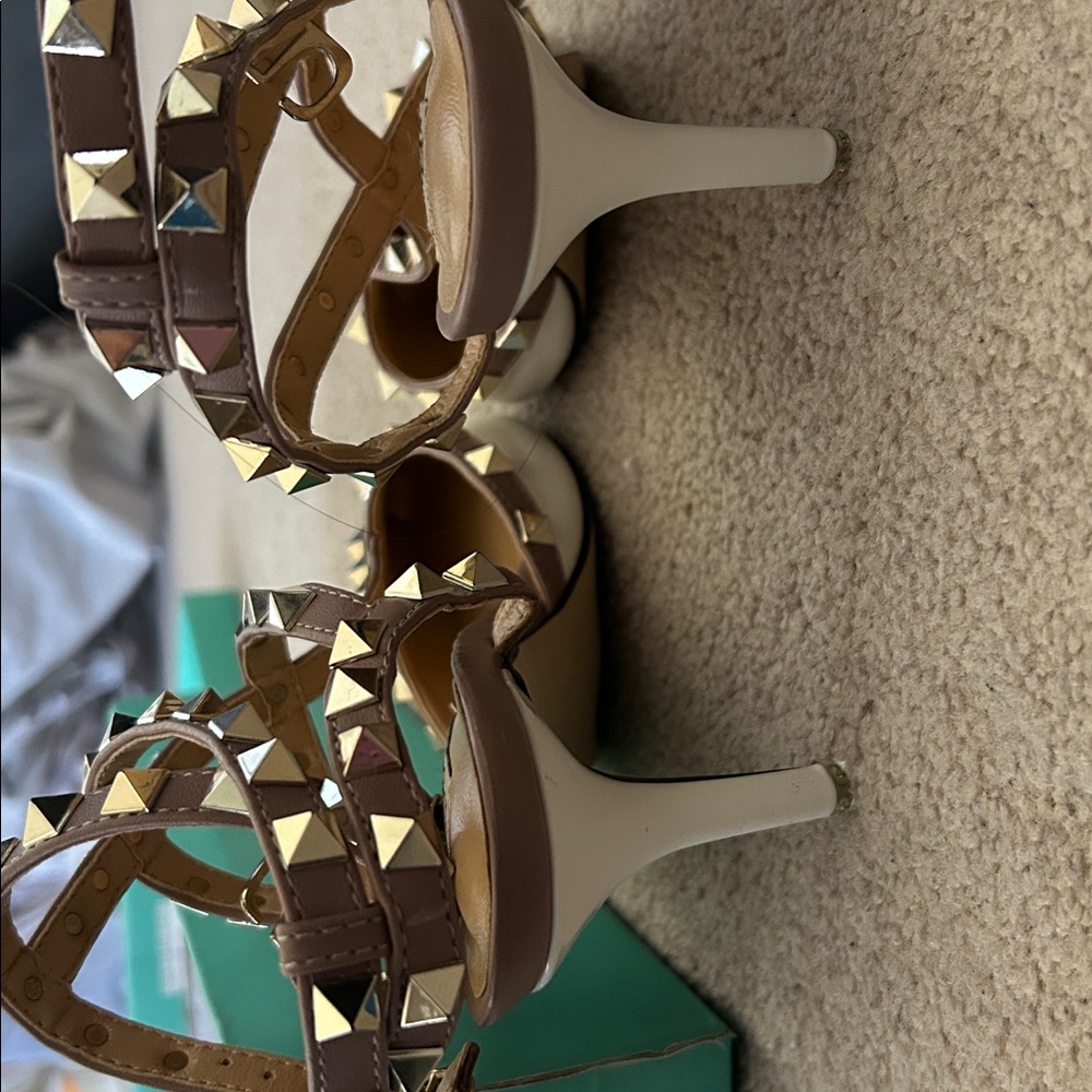 Heels - Picture 7 of 8